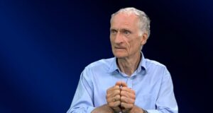 EU runder det skarpe hjørne (1) – Bertel Haarder Bertel Haarder i studiet i Mediehuset København