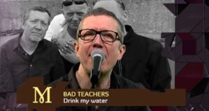 Mettes Mix – Bad Teachers spiller på kuffert og akustisk guitar Bad Teachers spiller på kuffert og akustisk guitar